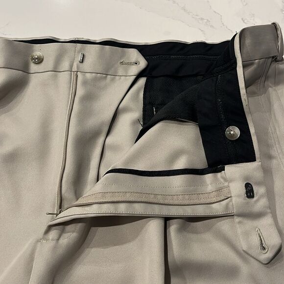 Men's Roundtree & Yorke Easy Care Tan Slacks - Picture 6 of 9